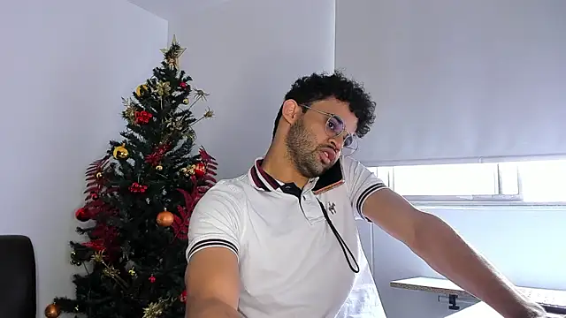 Snapshot of andrewChris_ chatting on 2, 12, 2025 andrewChris online show from 2, 12, 2025