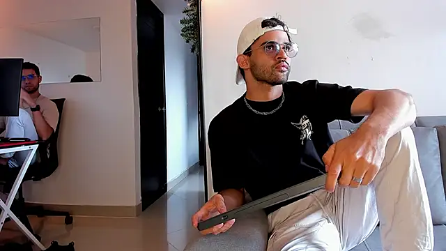 Snapshot of andrewChris_ chatting on 15, 12, 2025 andrewChris online show from 15, 12, 2025