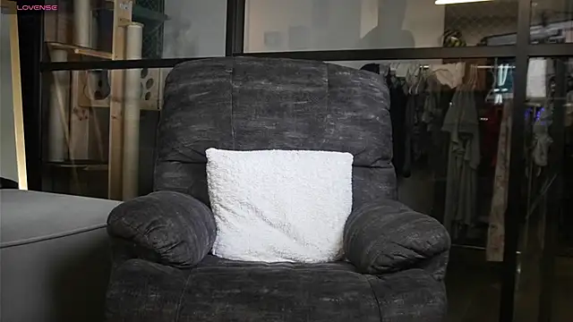 Snapshot of DimitriSullivan_ chatting on 2, 2, 2025 DimitriSullivan online show from 2, 2, 2025