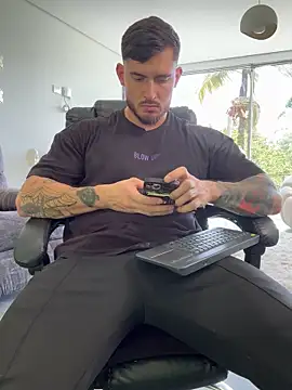 Snapshot of DimitriSullivan_ chatting on 4, 11, 2025 DimitriSullivan online show from 4, 11, 2025