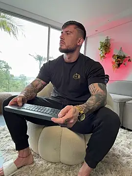 Snapshot of DimitriSullivan_ chatting on 4, 12, 2025 DimitriSullivan online show from 4, 12, 2025