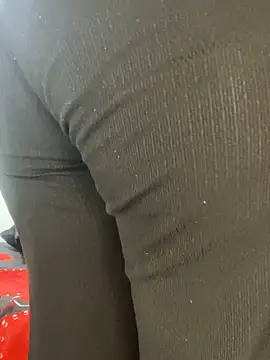 Snapshot of Leyna_Kenet chatting on 5, 10, 2025 Leyna Kenet online show from 5, 10, 2025