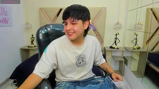 Snapshot of AndrewPherson chatting on 12, 4, 2026 AndrewPherson online show from 12, 4, 2026