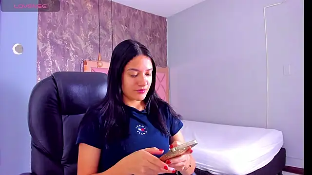 SKYLERWHIITEE online show from 6, 1, 2025