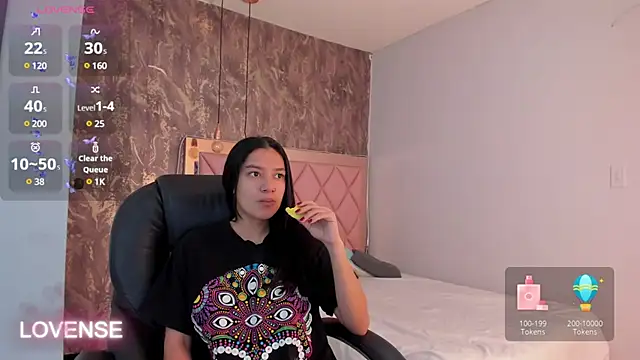 SKYLERWHIITEE online show from 2, 3, 2025