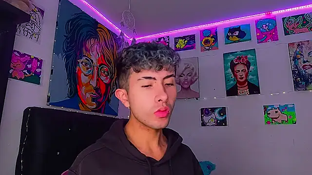 Snapshot of Noah_Xitruxx chatting on 8, 3, 2025 Noah Xitruxx online show from 8, 3, 2025