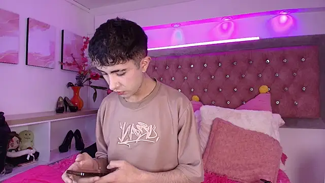 Snapshot of Noah_Xitruxx chatting on 15, 10, 2025 Noah Xitruxx online show from 15, 10, 2025