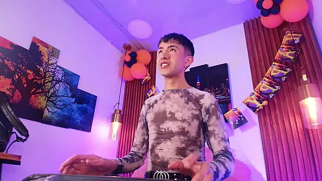 Snapshot of Noah_Xitruxx chatting on 29, 10, 2025 Noah Xitruxx online show from 29, 10, 2025