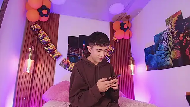 Snapshot of Noah_Xitruxx chatting on 4, 11, 2025 Noah Xitruxx online show from 4, 11, 2025