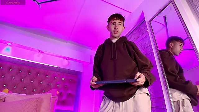 Snapshot of Noah_Xitruxx chatting on 17, 11, 2025 Noah Xitruxx online show from 17, 11, 2025