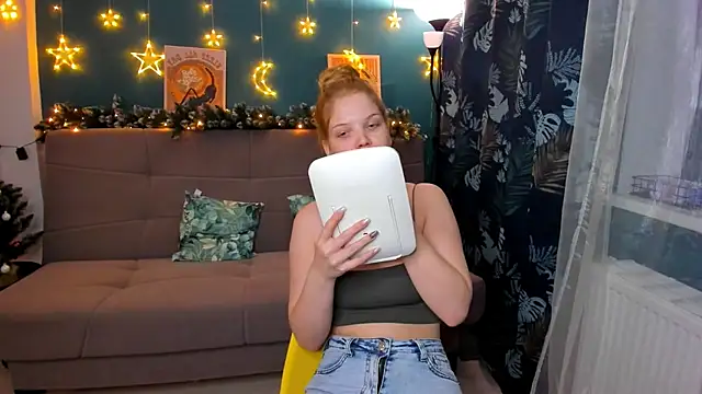 Snapshot of Xloe_Queen chatting on 22, 12, 2024 Xloe Queen online show from 22, 12, 2024