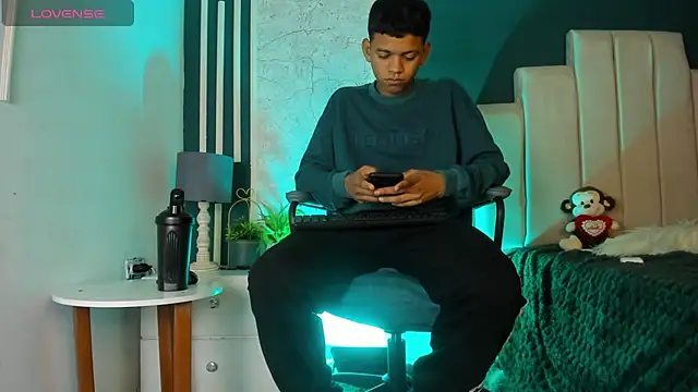 Snapshot of Jeffry_wolvess chatting on 4, 3, 2025 Jeffry wolvess online show from 4, 3, 2025