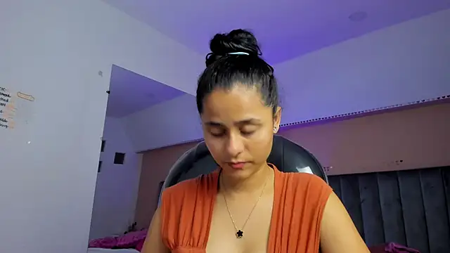 Giselle Roldan online show from 1, 4, 2026