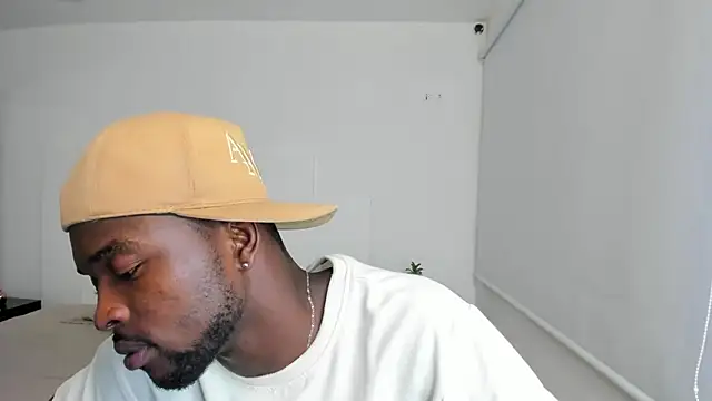 Snapshot of Dylan_Taylor chatting on 8, 3, 2025 Dylan Taylor online show from 8, 3, 2025