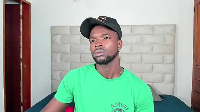 Snapshot of Dylan_Taylor chatting on 18, 11, 2025 Dylan Taylor online show from 18, 11, 2025