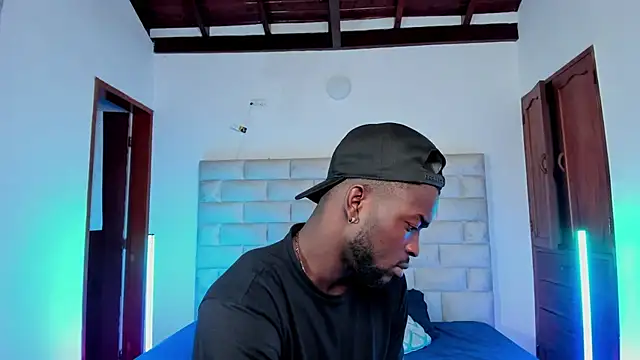 Snapshot of Dylan_Taylor chatting on 28, 11, 2025 Dylan Taylor online show from 28, 11, 2025