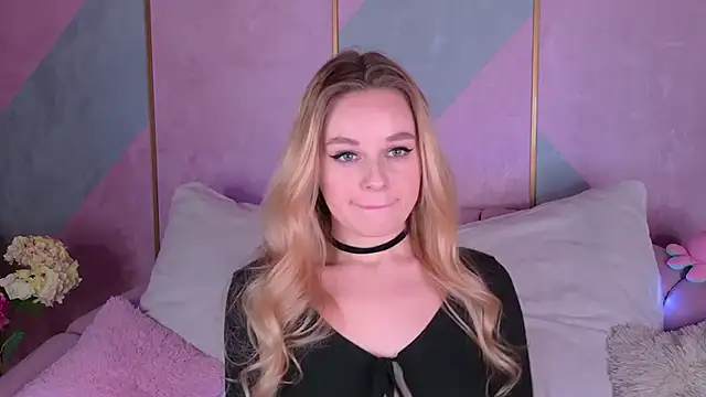 BeatriceEsmont online show from 22, 1, 2025