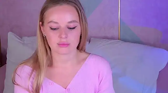 BeatriceEsmont online show from 4, 3, 2025