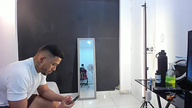 Snapshot of bruno_miller_ chatting on 16, 1, 2025 bruno miller online show from 16, 1, 2025