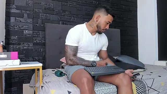 Snapshot of bruno_miller_ chatting on 13, 9, 2025 bruno miller online show from 13, 9, 2025