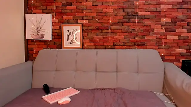 Snapshot of emmamillher chatting on 31, 1, 2025 emmamillher online show from 31, 1, 2025