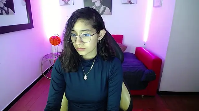 Lili Gomez  online show from 23, 1, 2025