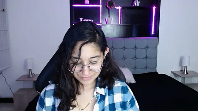 Lili Gomez  online show from 25, 1, 2025