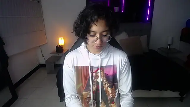 Lili Gomez  online show from 14, 3, 2025