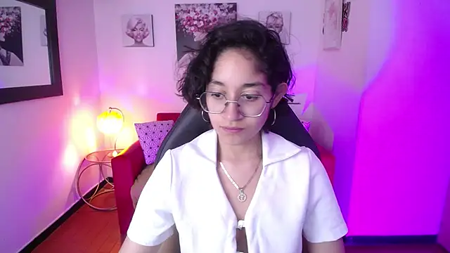 Lili Gomez  online show from 22, 3, 2025