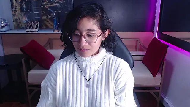 Lili Gomez  online show from 9, 9, 2025