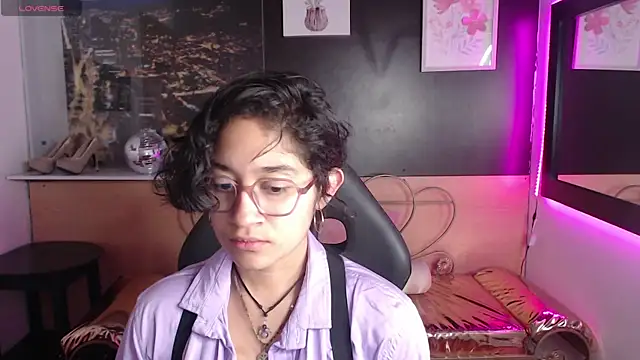 Lili Gomez  online show from 4, 10, 2025