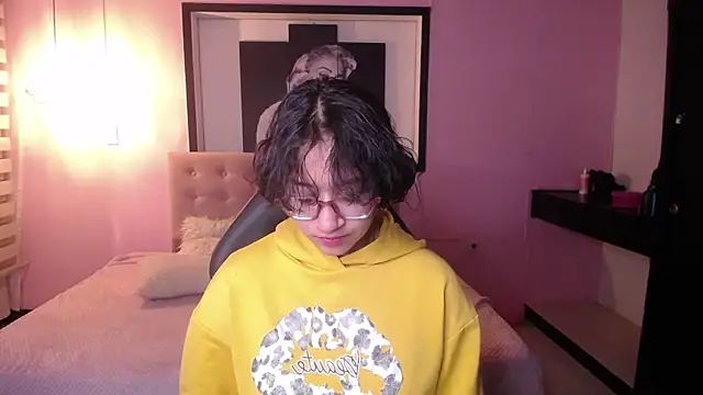 Lili Gomez  online show from 9, 11, 2025