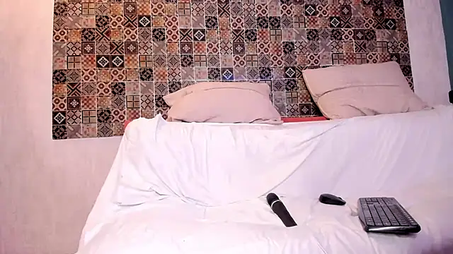 Pamela Johnsonn online show from 28, 2, 2025