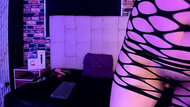 meelanyharux303av online show from 7, 3, 2026