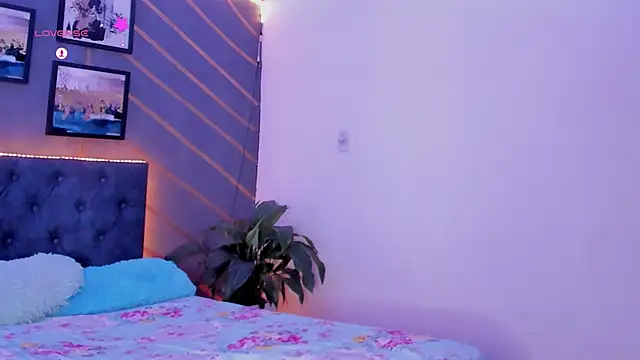 Snapshot of elafranco_ chatting on 15, 12, 2024 elafranco online show from 15, 12, 2024