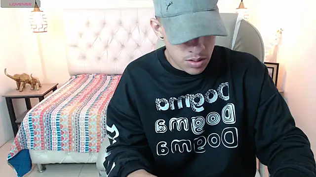 Snapshot of Jheidertwink chatting on 20, 12, 2024 Jheidertwink online show from 20, 12, 2024