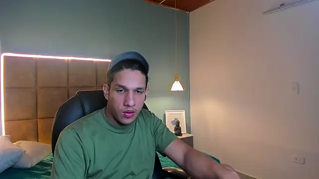 Snapshot of Jheidertwink chatting on 12, 9, 2025 Jheidertwink online show from 12, 9, 2025