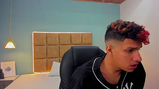 Snapshot of Jheidertwink chatting on 29, 9, 2025 Jheidertwink online show from 29, 9, 2025