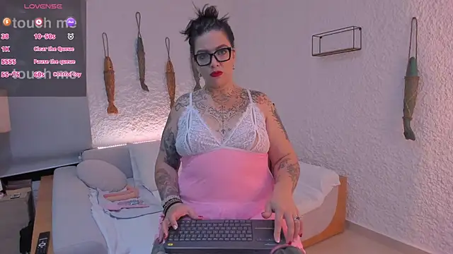 poisson ivy online show from 11, 2, 2025