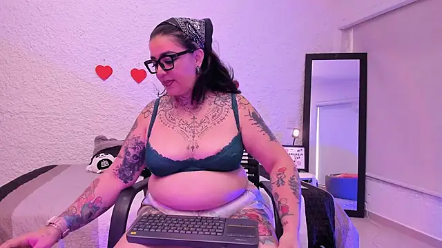 poisson ivy online show from 10, 9, 2025