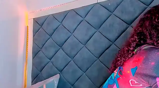 Nellyhills online show from 3, 2, 2025