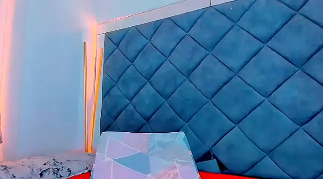 Nellyhills online show from 28, 2, 2025