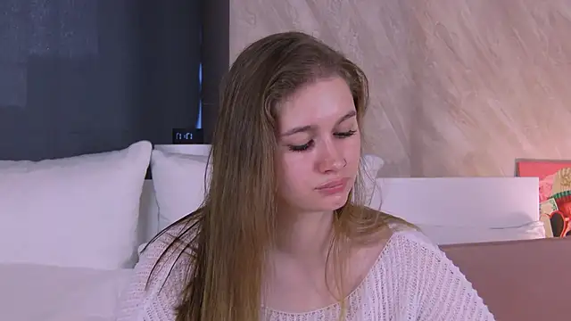 EllieHayes online show from 8, 9, 2025