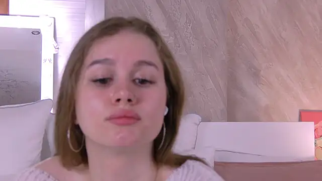 EllieHayes online show from 21, 9, 2025