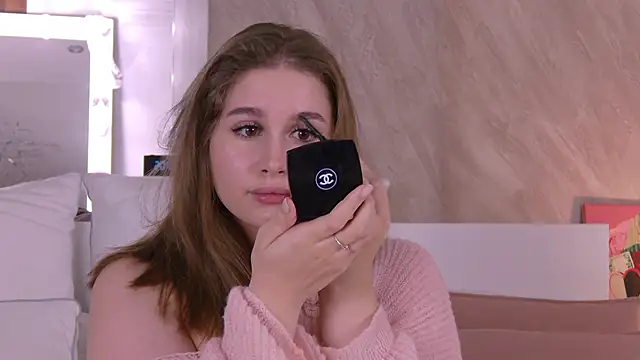 EllieHayes online show from 3, 11, 2025