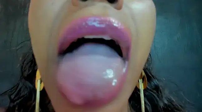 Snapshot of KamariaFyre chatting on 24, 1, 2025 KamariaFyre online show from 24, 1, 2025