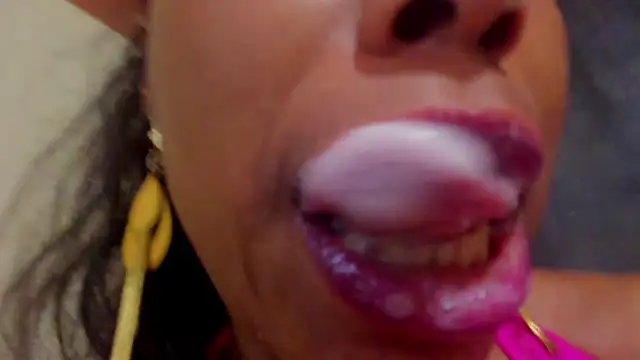 Snapshot of KamariaFyre chatting on 5, 2, 2025 KamariaFyre online show from 5, 2, 2025