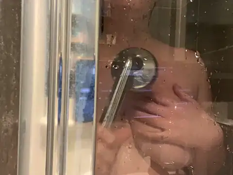 Snapshot of LaceyLondonXO chatting on 17, 12, 2024 LaceyLondonXO online show from 17, 12, 2024