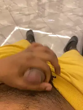 Snapshot of Lahcene chatting on 13, 12, 2025 Lahcene online show from 13, 12, 2025