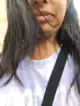 Snapshot of Danna-linyi chatting on 20, 12, 2024 Danna-linyi online show from 20, 12, 2024